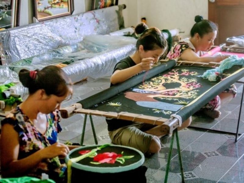 Làng nghề truyền thống - Bức tranh của quê hương Việt Nam 